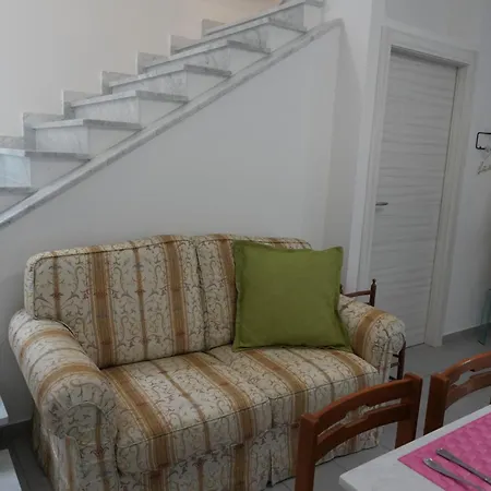 Apartment Le Casette De Made